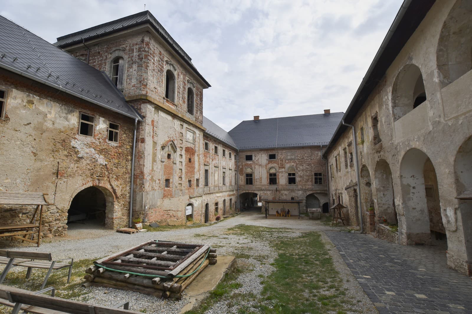 Kaštieľ Coburgovcov v Jelšave.