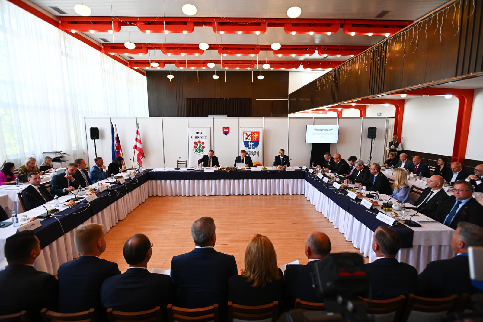 Výjazdové rokovanie vlády SR v Uhrovci