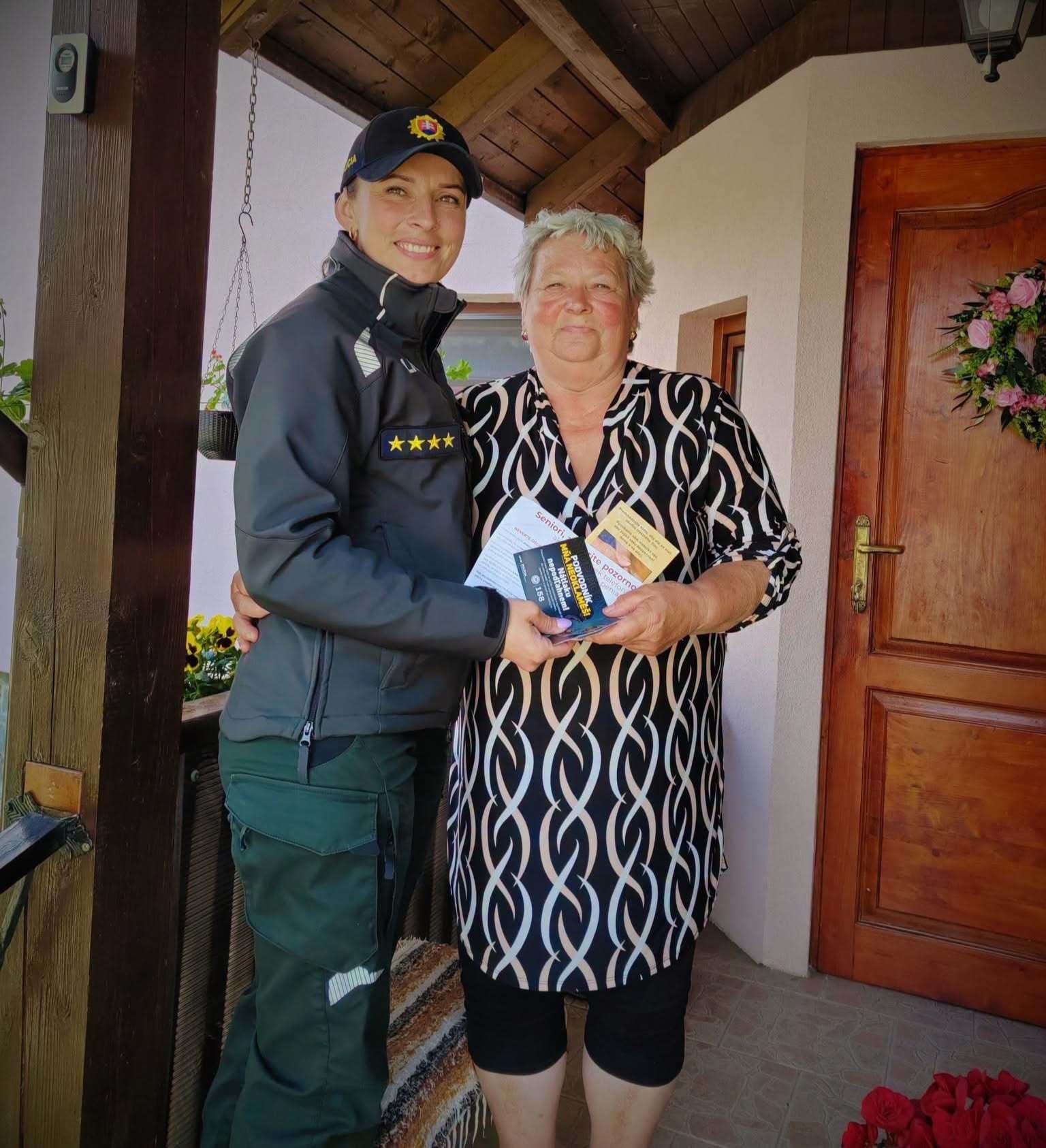Podvodníci útočia na seniorov