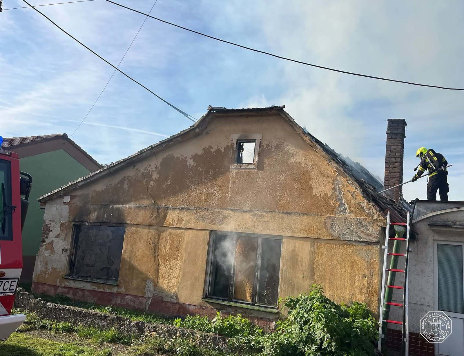 Požiar rodinného domu v trnavskej mestskej časti Modranka.