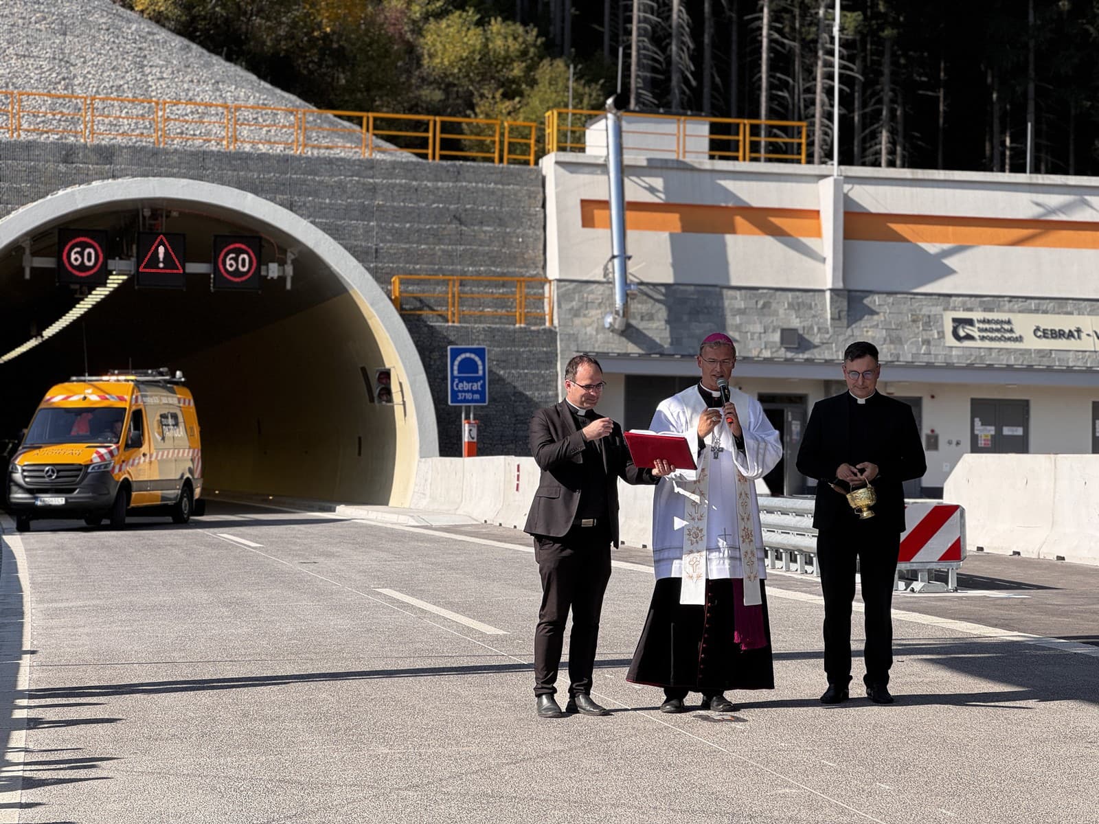 Na Liptove slávnostne otvorili nový úsek diaľnice D1 Hubová - Ivachnová