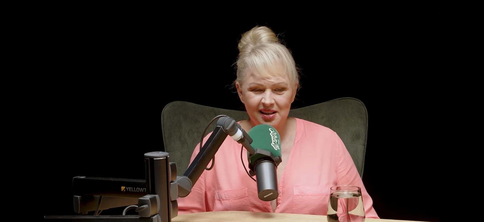 Adriana Kmotríková prijala pozvanie do podcastu s Lukášom Pinčekom. 