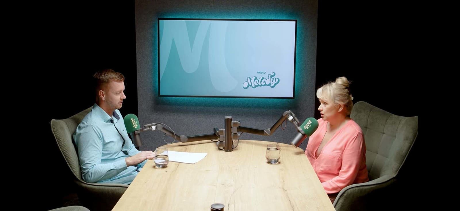 Adriana Kmotríková prijala pozvanie do podcastu s Lukášom Pinčekom. 