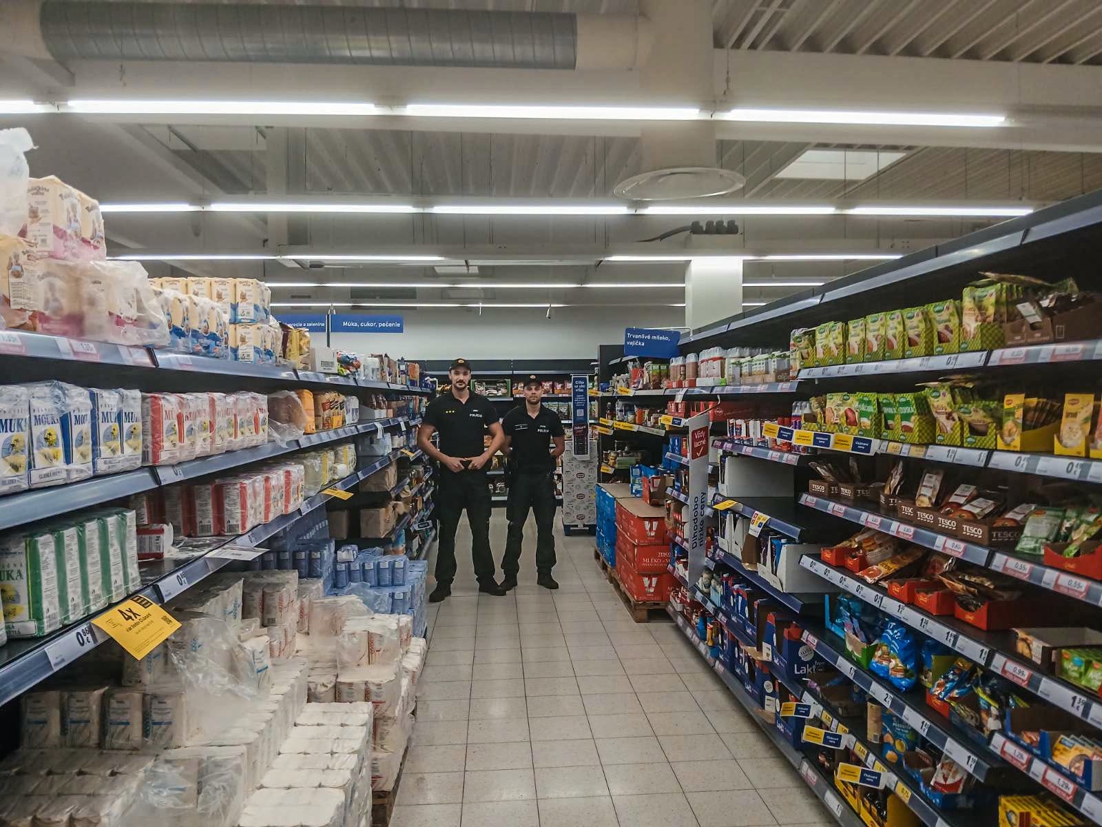 Stovky policajtov v teréne