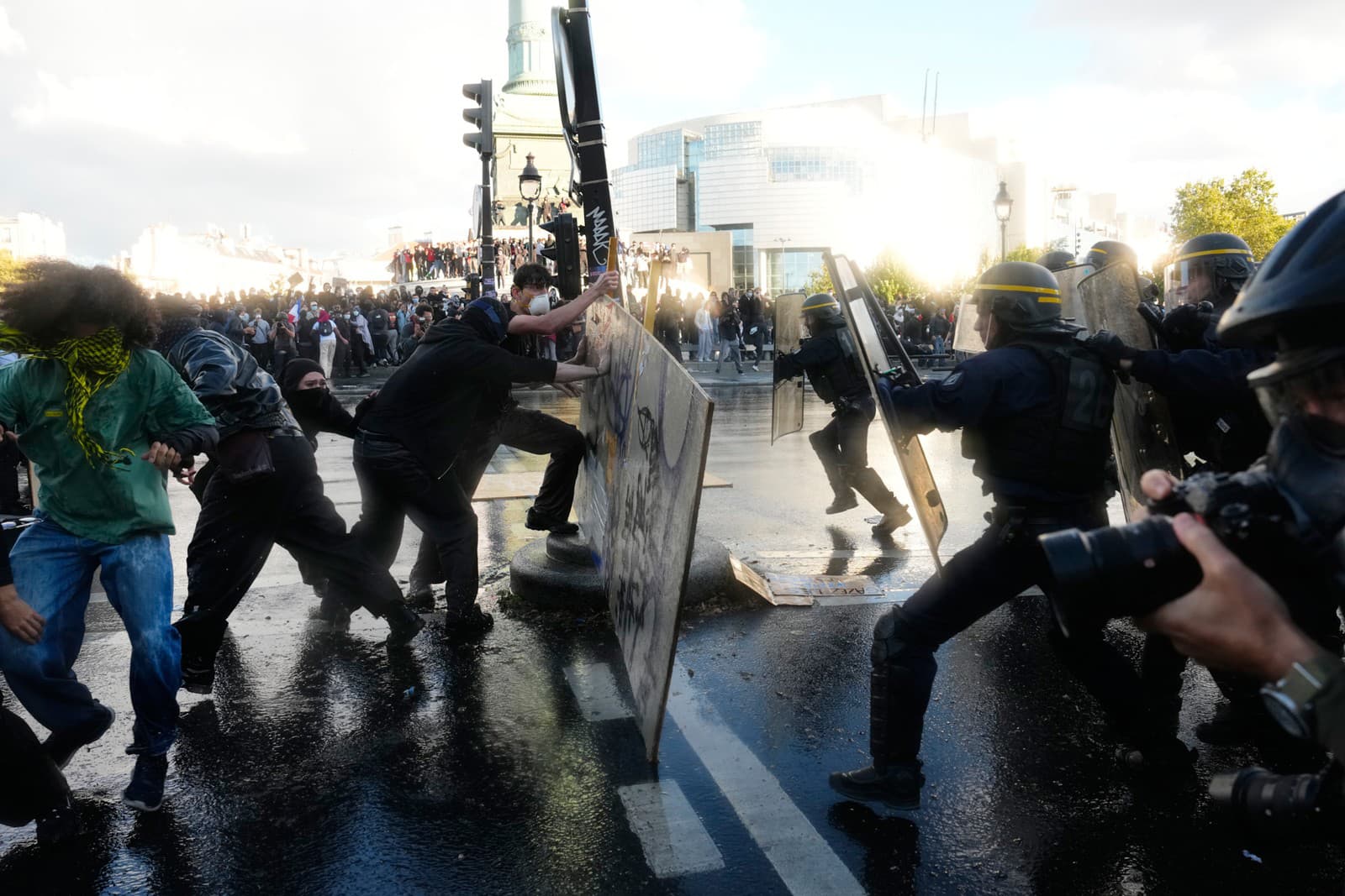 Násilné protesty vo Francúzsku