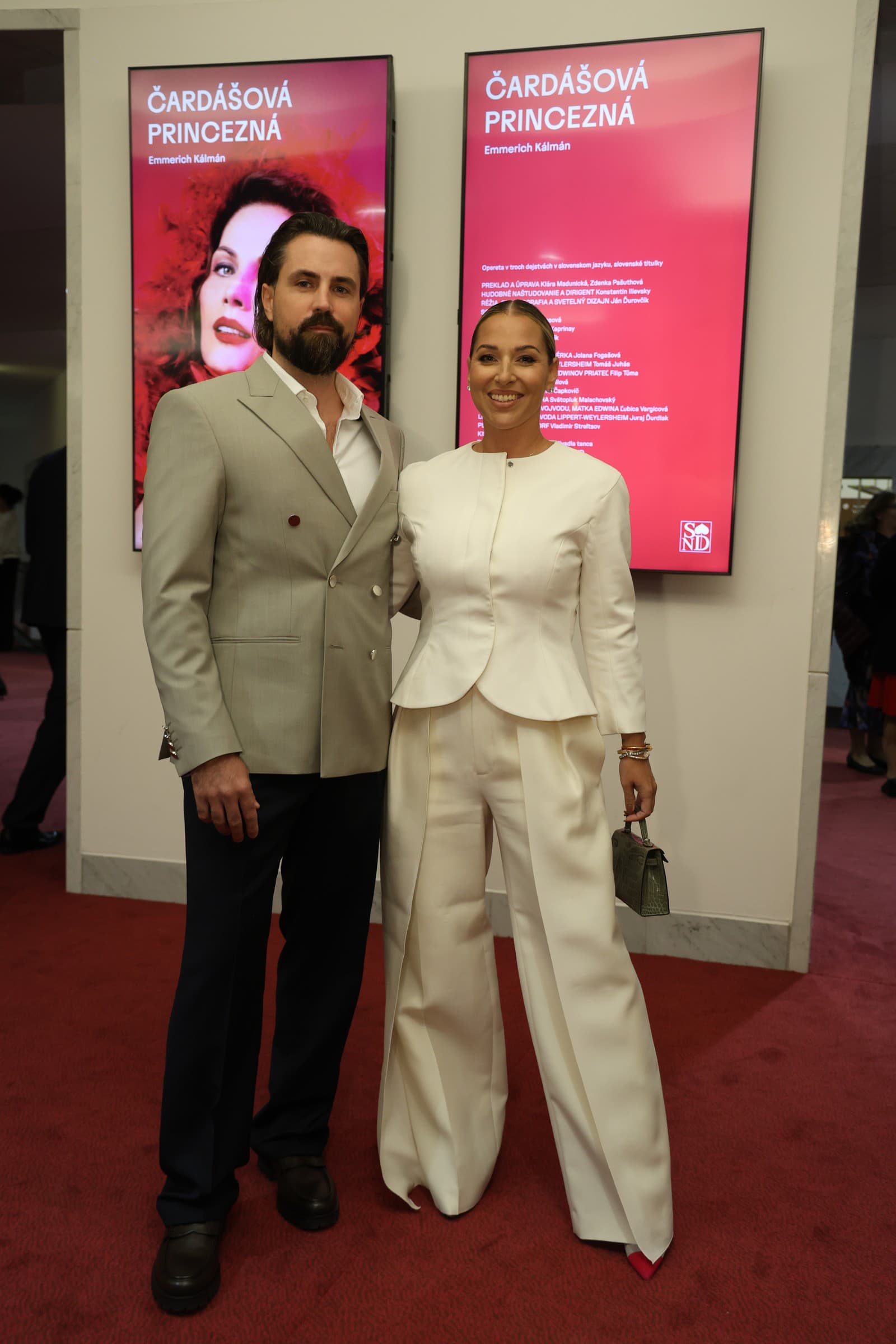 Dominika Cibulková s partnerom Tiborom Vinczem na premiére operety Čardášová princezná. 