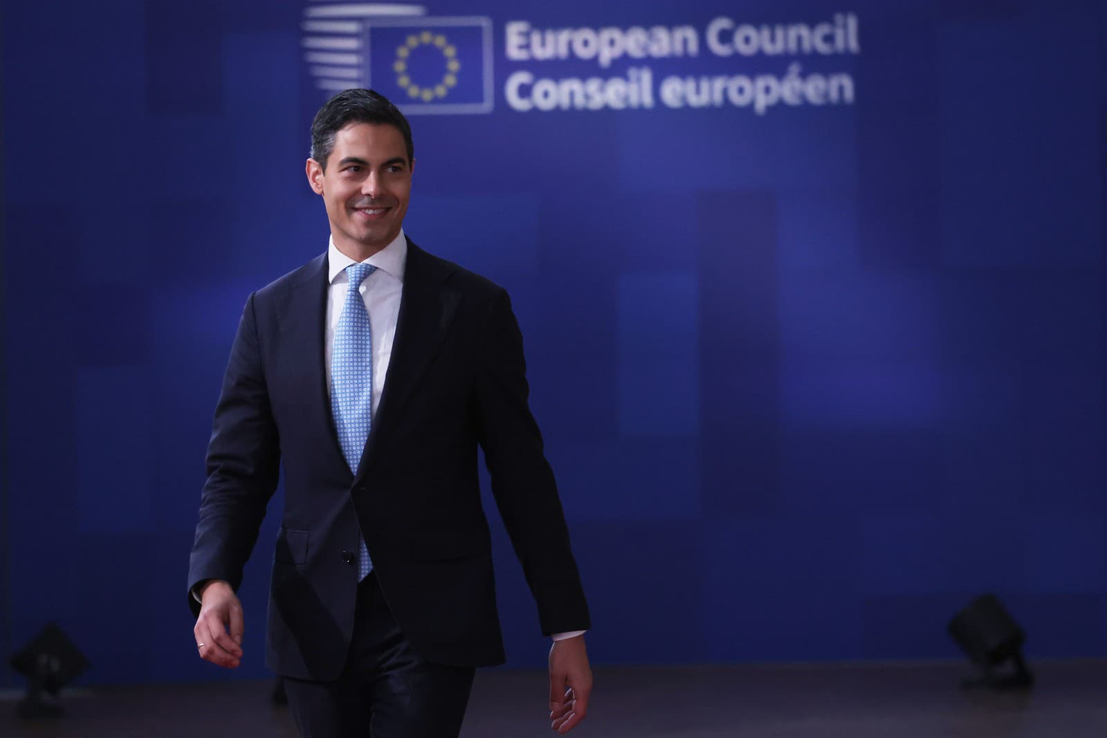 Holandský premiér Rob Jetten prichádza na záverečný deň summitu EÚ v Bruseli
