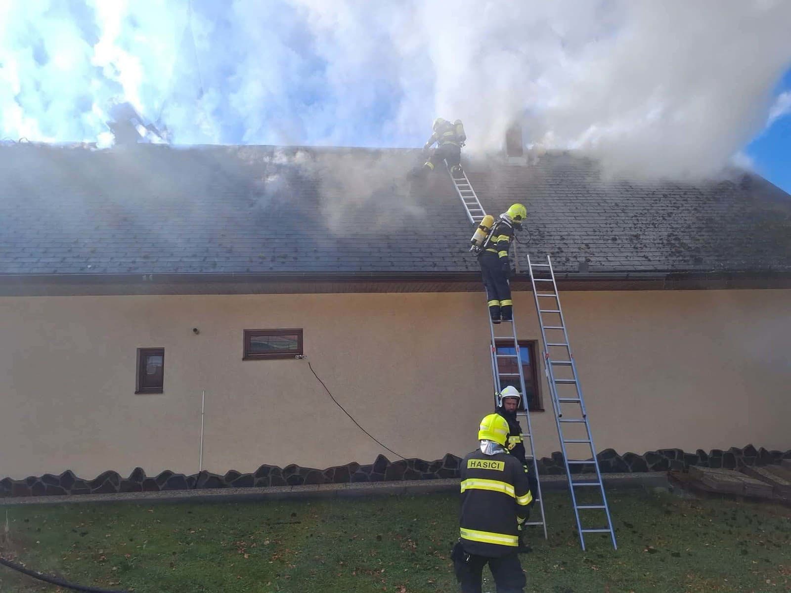 Požiar strechy rodinného domu v Liptovskom Trnovci