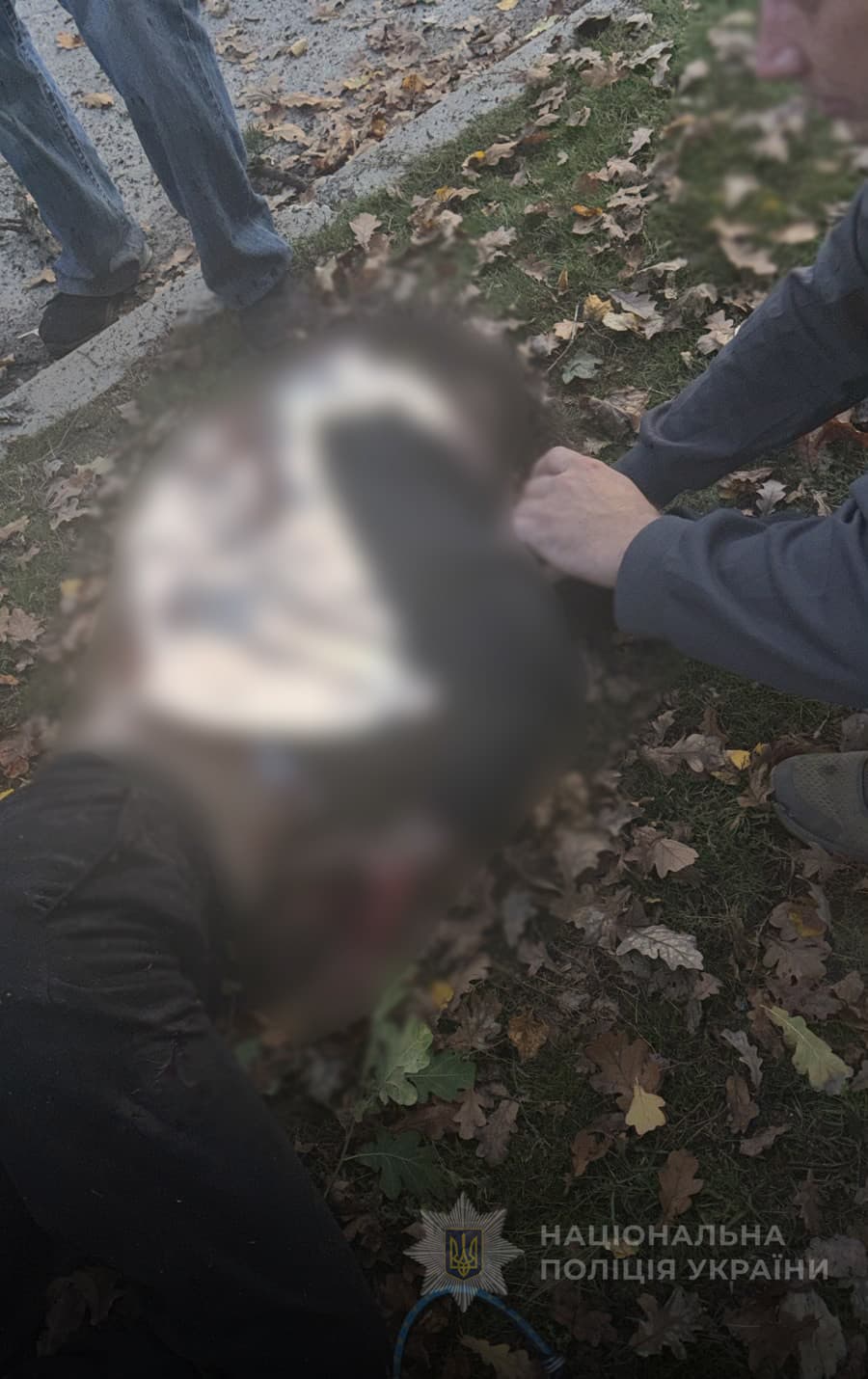 Ruský dron zaútočil na park v ukrajinskej obci Nová Vodolaha v Charkovskej oblasti. 
