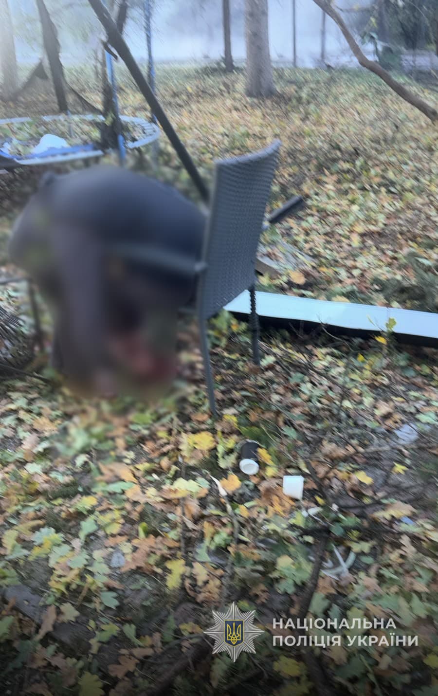 Ruský dron zaútočil na park v ukrajinskej obci Nová Vodolaha v Charkovskej oblasti. 