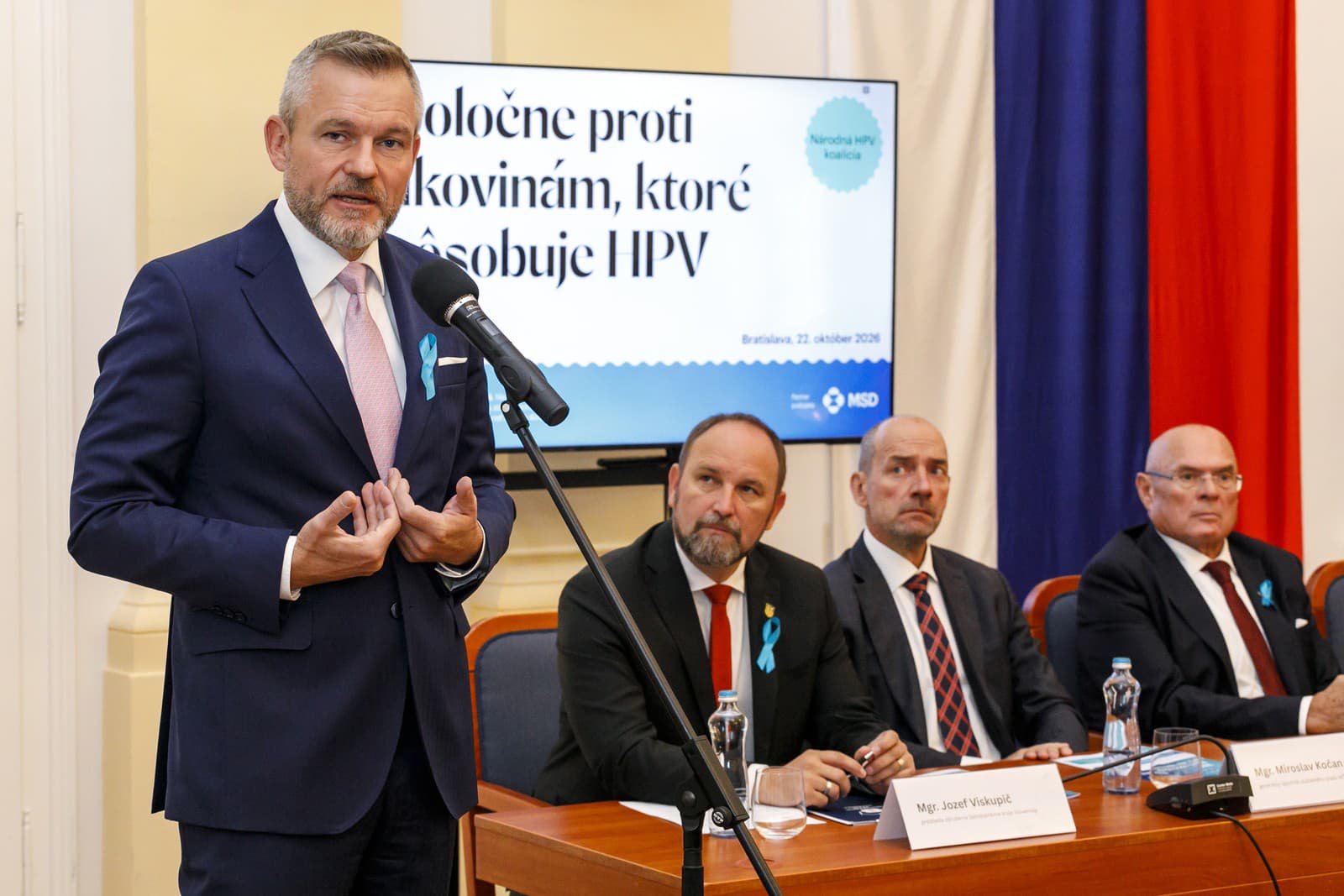 Zľava prezident SR Peter Pellegrini, predseda združenia Združenie Samosprávne kraje Slovenska (SK8) Jozef Viskupič, generálny tajomník služobného úradu Ministerstva školstva, výskumu, vývoja a mládeže SR Miroslav Kočan a predseda Výboru NR SR pre zdravotníctvo Vladimír Baláž.