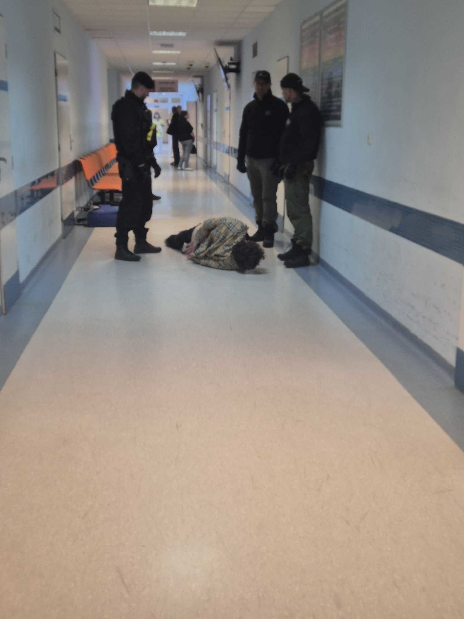 V ružinovskej nemocnici napadol pacient zdravotnícky personál. 