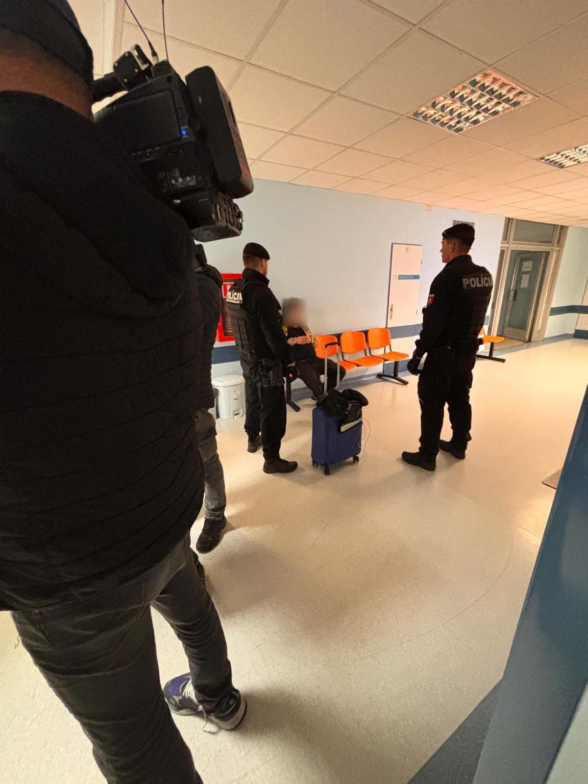 V ružinovskej nemocnici napadol pacient zdravotnícky personál. 