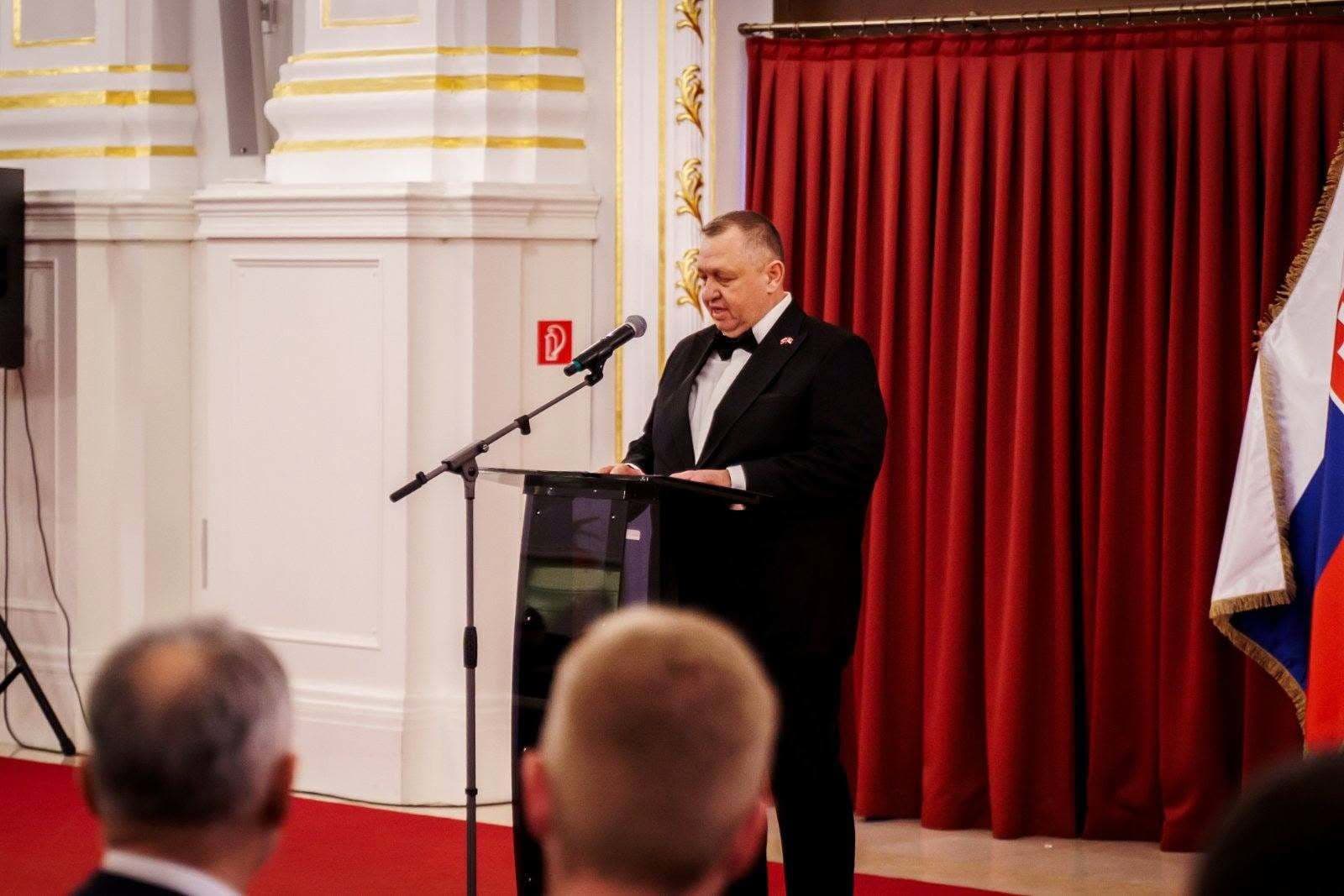 Slovenský ŠKANDÁL krátko po
