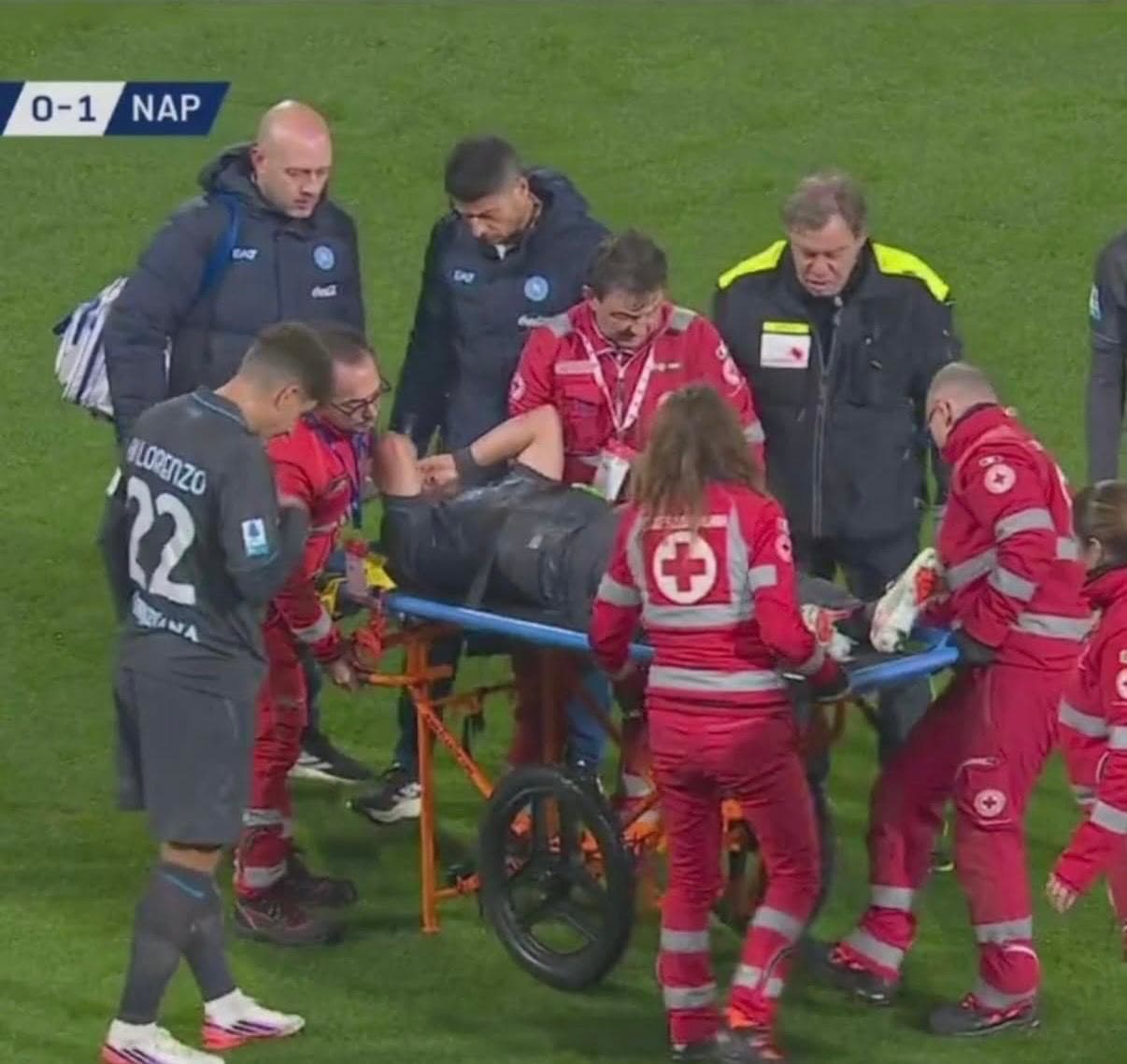 Futbalista Stnislav Lobotka sa vážne zranil počas zápasu. 