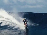Surf a motorka v jednom Surf a motorka v jednom