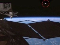 Ďalšie UFO pri ISS. Ďalšie UFO pri ISS.