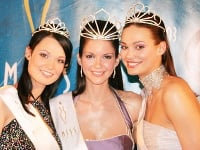 Ivica Sláviková (v strede) vyhrala v roku 2005 titul Miss Slovensko.