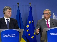 Petro Porošenko a Jean-Claude Juncker (vpravo)