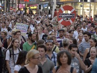 V Rakúsku protestuje za ľudskosť vyše 20-tisíc ľudí