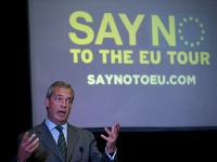 Nigel Farage, líder britskej pravicovej strany UKIP, začal masívnu kampaň proti EÚ