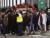 Desiatky migrantov stále prichádzajú do Rakúska.