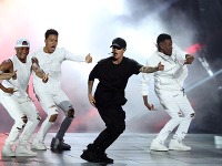 Justin Bieber počas vystúpenia na odovzdávaní cien MTV Music Awards