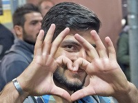 Nemci vítali utečencov a poskytovali im šaty a jedlo