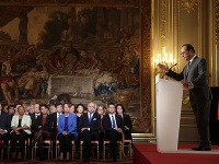 Francúzsko zvažuje účasť na náletoch proti IS, oznámil dnes Francois Hollande.