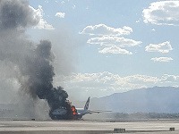 Na letisku v Las Vegas horelo lietadlo