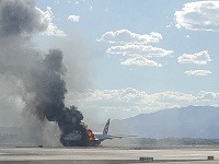 Na letisku v Las Vegas horelo lietadlo