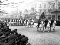Sovietska kavaléria pochoduje poľským mestom Ľvov, september 1939.