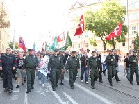 Protestujúci idú mestom Protestujúci idú mestom