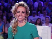 Očarujúca herečka Diana Mórová ako porotkyňa v talentovej šou. 