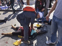 Stáli sme po členky v krvi a volali o pomoc, povedali ľudia útokoch, ktoré sa odohrali cez víkend v tureckej Ankare.