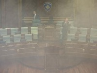 Kosovská poslankyňa vypustila dnes v úvode zasadnutia parlamentu v Prištine v rokovacej sále na kolegov slzotvorný plyn.