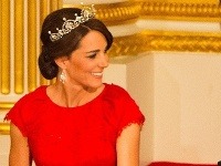 Vojvodkyňa Kate vyzerala na bankete úchvatne. Svoj podiel na tom mal aj diamantový diadém.