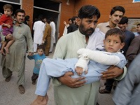 Zemetrasenie v Pakistane si vyžiadalo niekoľko obetí.