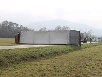 Prevrátený kamión pri Sološnici  