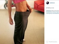 Erika Barkolová sa na Instagrame pochválila fotkou vo svojich starých nohaviciach. Dnes na nej doslova visia.