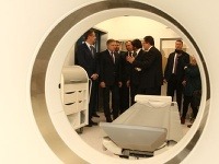 Premiér aj s ministrom vnútra sa zúčastnili prehliadky nemocnice.