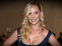 Katherine Heigl poznajú diváci najmä ako dlhovlasú blondínku. Katherine Heigl poznajú diváci najmä ako dlhovlasú blondínku.