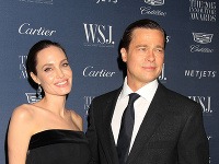 Angelina Jolie a Brad Pitt pôsobia dojmom, akoby ich partnerské problémy obchádzali. 