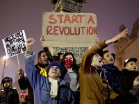 Ľudia v Rumunsku pokračujú v protestoch proti korupcii. Tragédia v nočnom klube Colektiv vyvolala vlnu demonštrácií. Ľudia v Rumunsku pokračujú v protestoch proti korupcii. Tragédia v nočnom klube Colektiv vyvolala vlnu demonštrácií.