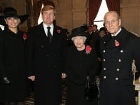 Británia si na čele s kráľovnou pripomenula obete vojen 