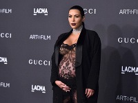Kim Kardashian nosila priesvitné outfity aj v pokročilom štádiu tehotenstva. 