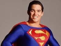 Dean Cain bol vďaka úlohe Supermana sexidolom mnohých žien. 