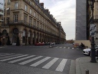 Takto to vyzerá v Paríži po krvavých útokoch neznámych útočníkov.