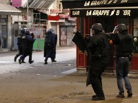 Dnešná policajná razia na predmestí Saint-Denis.