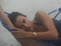 Irina Shayk je vo videu magazínu Love hriešne sexi. 